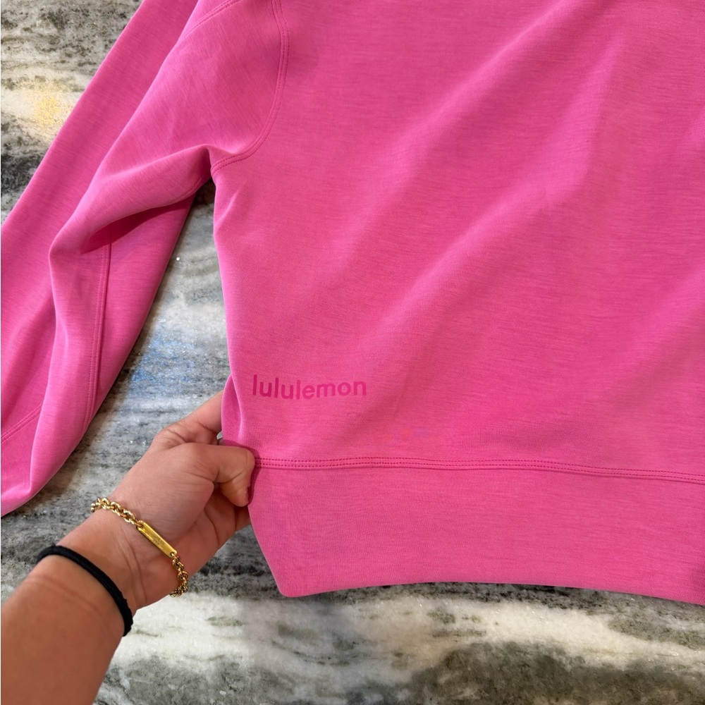 Lululemon Softstreme Perfectly Oversized Cropped Crew
Sonic Pink - Picture 9 of 10